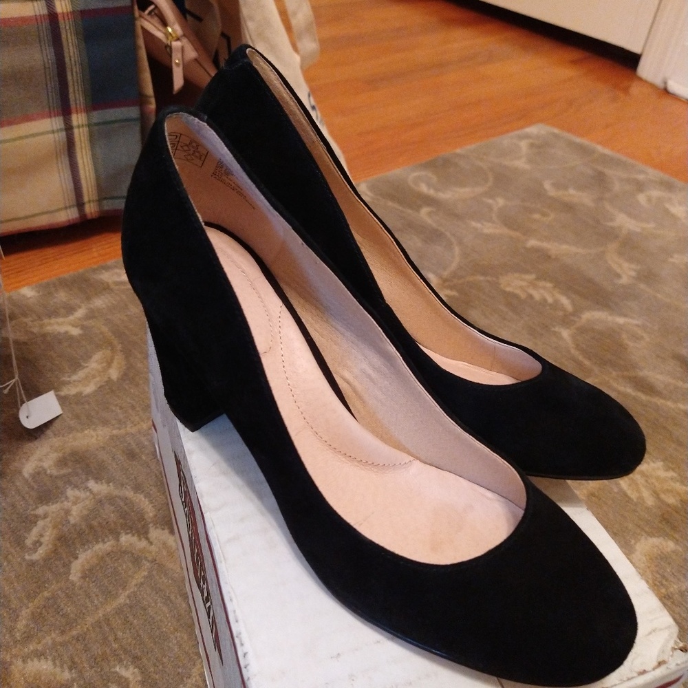 Size 7 1/2 shoes